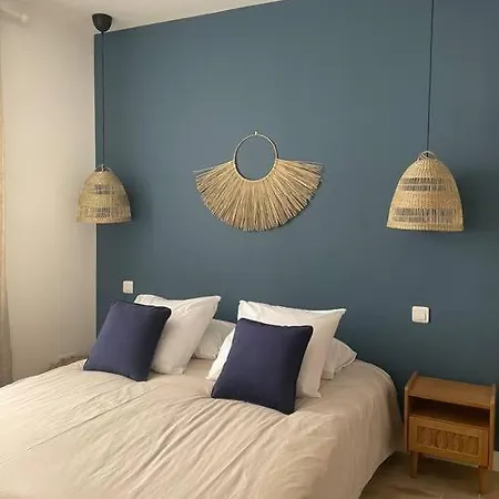 Apartment Centre, Superbe Neuf, 50m Port. *