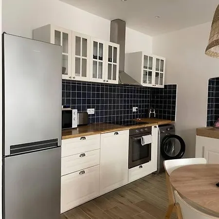 Centre, Superbe Neuf, 50m Port. Apartment *
